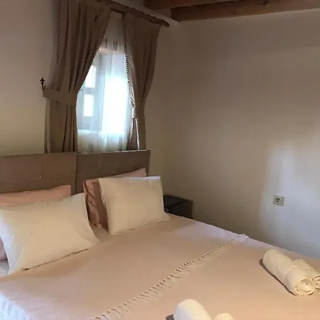 Captivating Stone House With Superb Location Near Beach And Castle In 马尔马里斯
